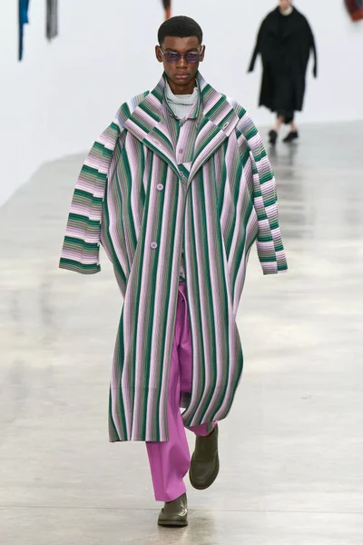 Look 32